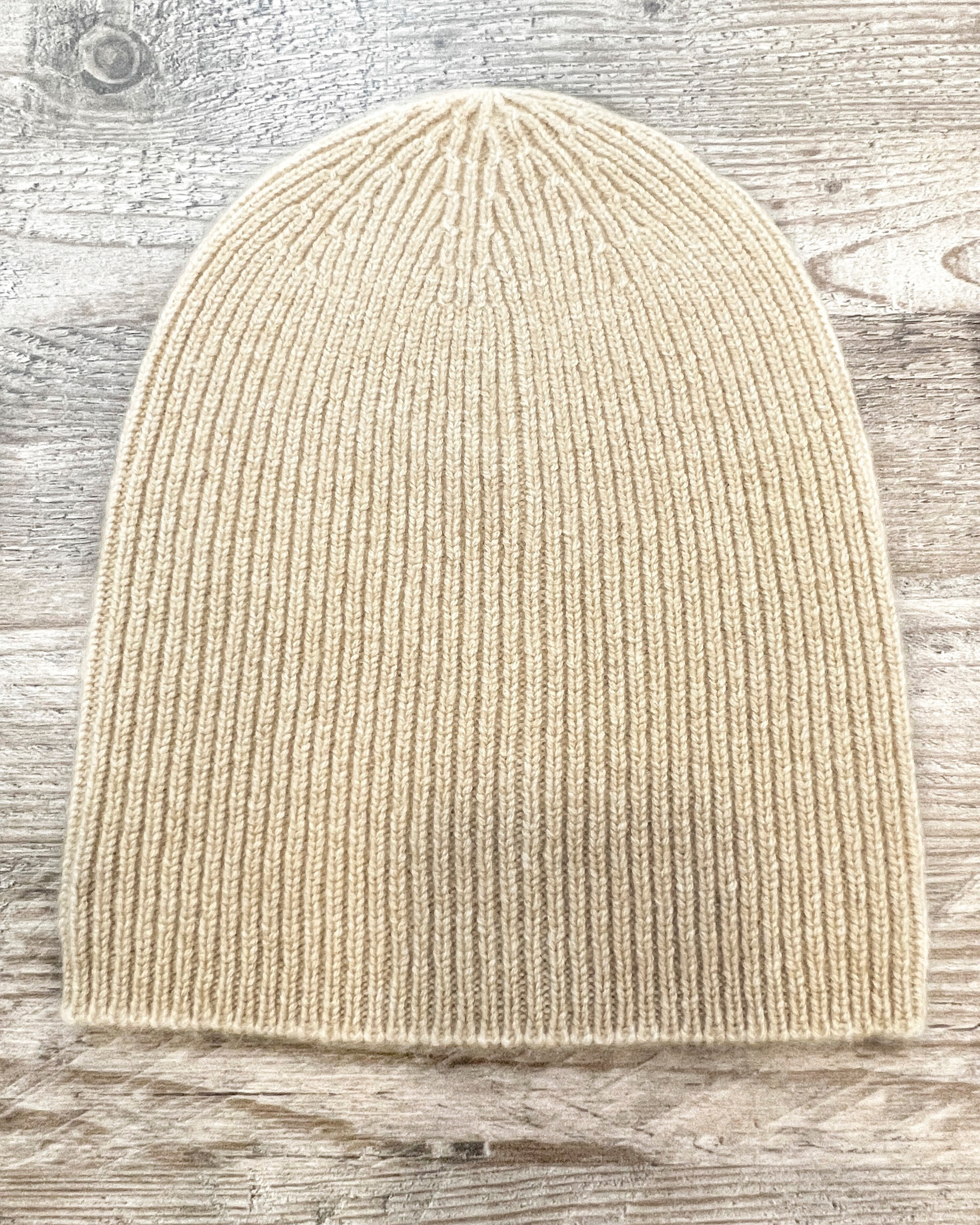 Unur natural beige ribbed cashmere hat