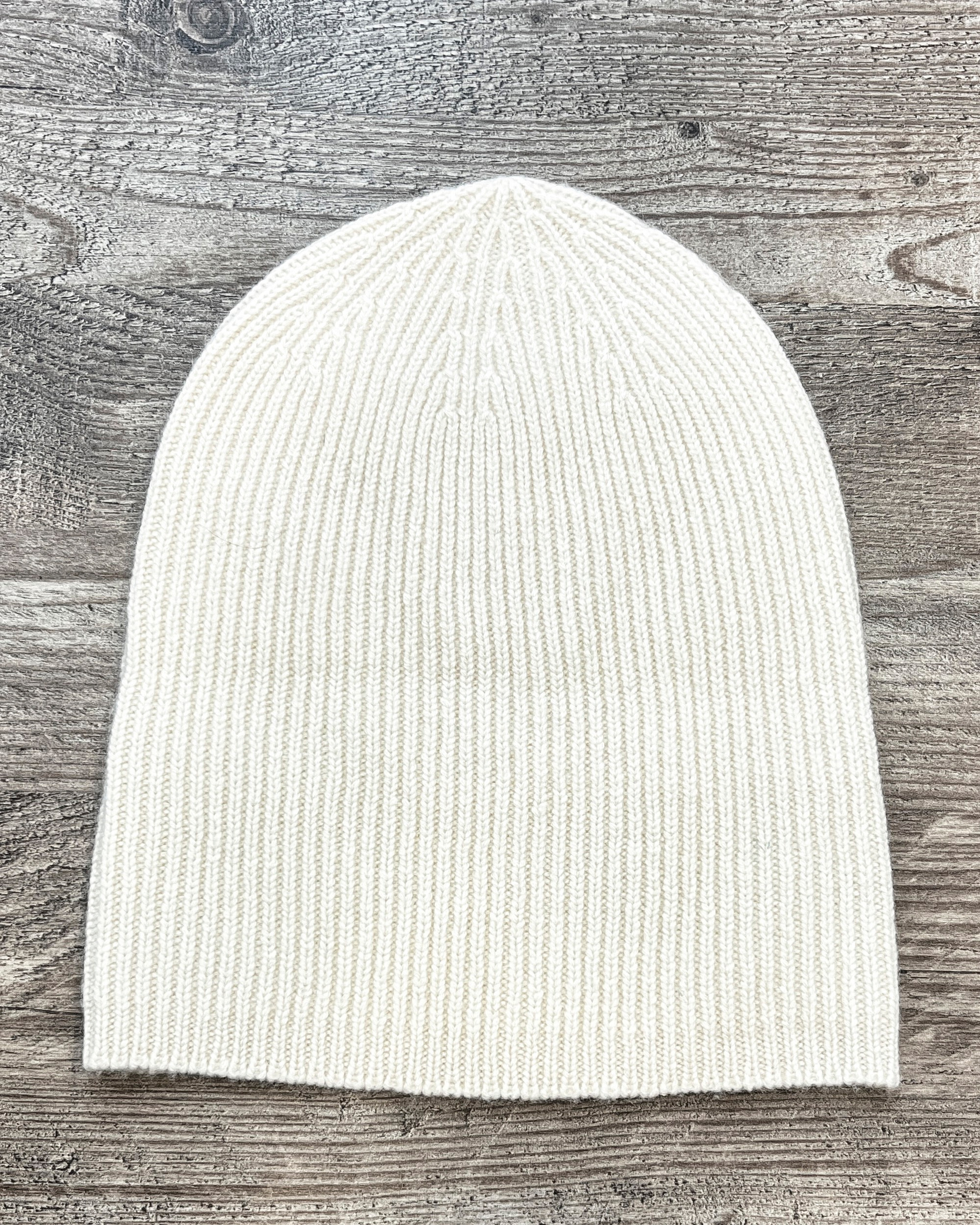 Unur white ribbed cashmere hat