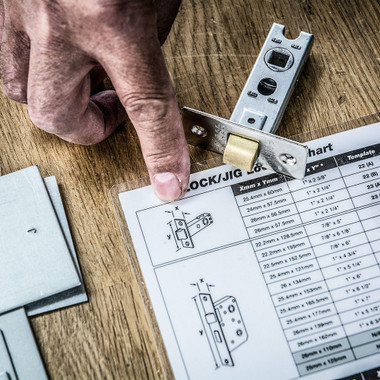 Trend Professional Lock Jig, Adjustable Fence for 1-5/16 to 2-1/4 Inch Doors, Quick-Release Clamps, 20 Interchangeable Templates, LOCK/JIG/C