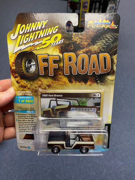 Johnny Lightning 1:64 Street Freaks Ver B 1968 Ford Bronco Cocoa Metallic