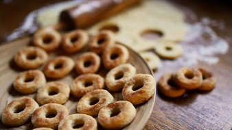 Garlic Herb Bagel Chips