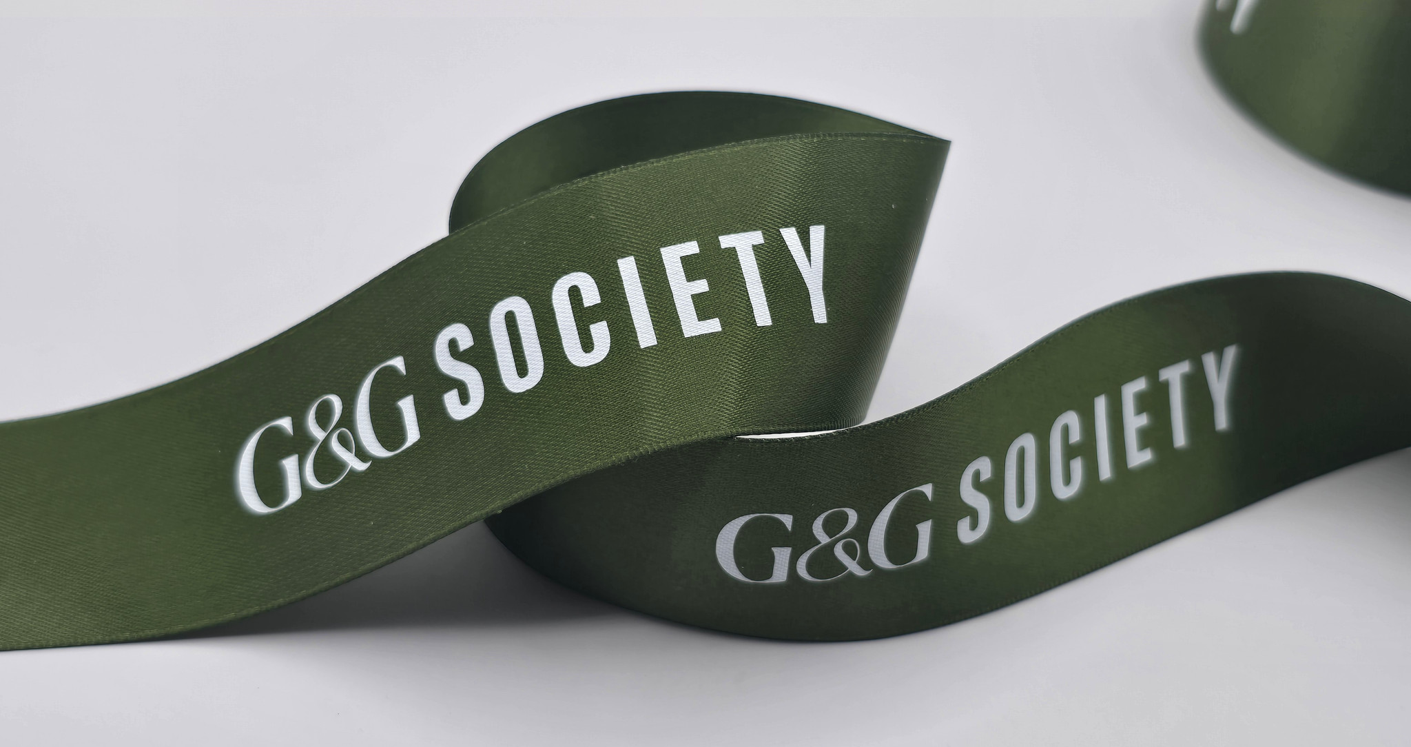 The Art of First Impressions: How Custom Ribbons Transform Your Brand Experience