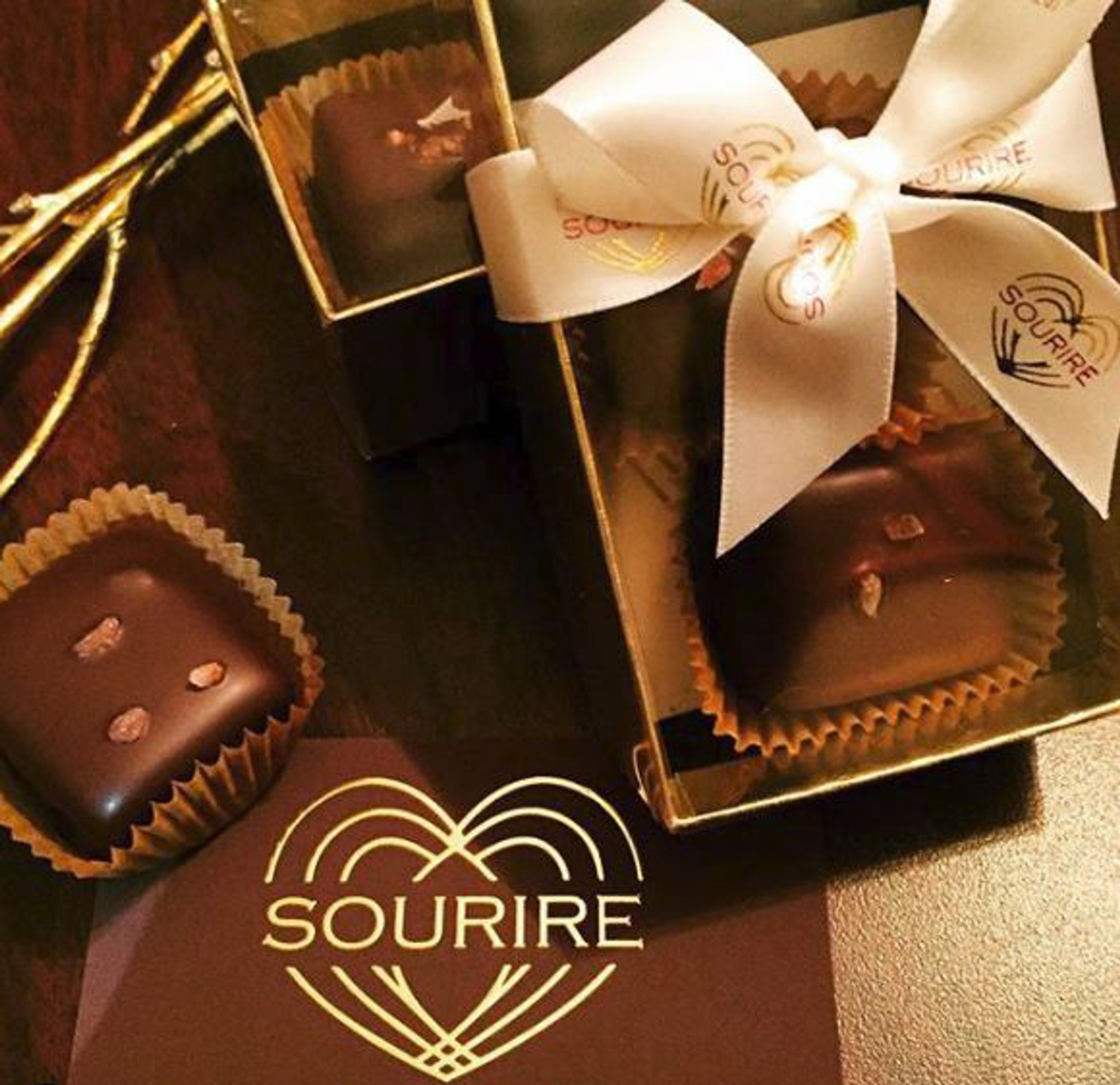 How to Design Effective Custom Logo Ribbons for Seasonal Branding