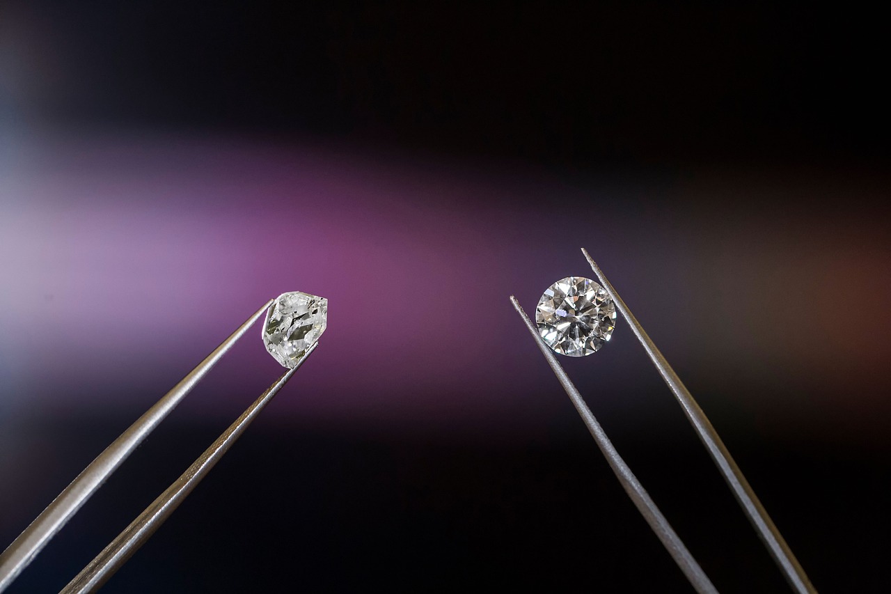How Are Lab Grown Diamonds Made? A Scientific Look Into the Process ...