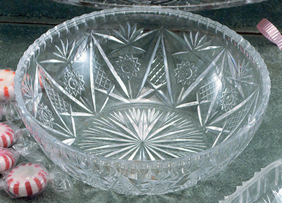 Novelty Crystal 450 16 oz Simulated Crystal Salad Bowl 