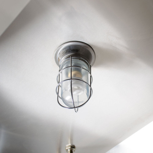 FMP 253-1232 Wire Light Bulb Guard for Hood Globe