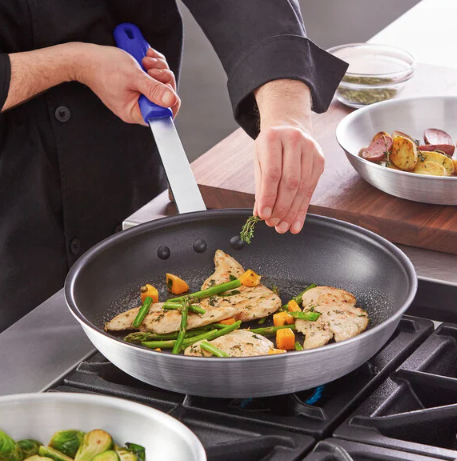 Winco AFP-14XC-H 14" Non Stick Fry Pan w/ Silicone Handle - FRY14S