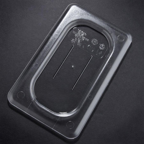 Cambro 90CWC135 Camwear 1/9 Size Clear Polycarbonate Flat Lid - 90CWC