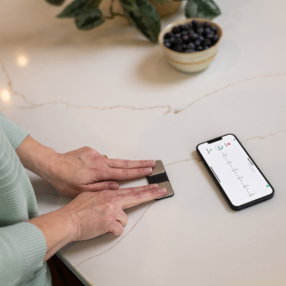 1233885_CS Electrocardiograph KardiaMobile USB Connection Smart Phone Display Resting 24/CS