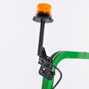 https://salesmanual.deere.com/sales/salesmanual/images/NA/lawn_equipment/features_attachment/z700/r4g051023_z700_19_beacon_light_350s.jpg