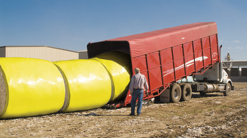 https://www.deere.com/assets/images/region-4/products/precision-ag-technology/data-management/harvest-id-cotton/harvest_id_cotton_445970_large_12db6e4f90ce3976999dd0b5f789c6e109a9adee.jpg