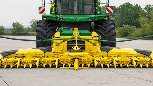 https://www.deere.com/assets/images/region-4/products/hay-and-forage/hay-and-forage-harvesting-equipment/rotary-harvesting-heads/698/698_representative_image_4_drums_cropped_r2z018023_large_d843c09d5a0c6aa21db8bd8eeb35072646bec11c.jpg