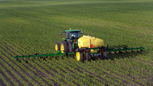 https://www.deere.com/assets/images/region-4/products/application-equipment/2510l-nutrient-applicator/2510l_nutrient_applicator_r4d040896_large_5b408b60bc46833ba69b9fc8e72c30c4195998a9.jpg