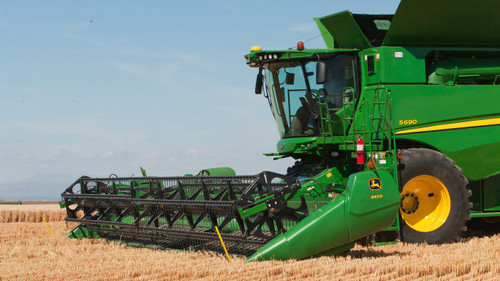 https://www.deere.com/assets/images/region-4/products/hay-and-forage/hay-and-forage-mowing-equipment/windrowers-platforms/640d-draper/640d_draper_r4d013616_large_80d34c26ac4293b4d8b8038fad821ed651f912e9.jpg