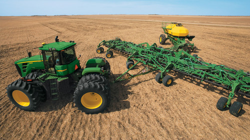 https://www.deere.com/assets/images/region-4/products/seeding-equipment/1835-air-hoe-drill/1835_air_hoe_drill_453593_large_5c4c16b32eb7cb29ea08dcc288708e5e9f2f1ec8.jpg