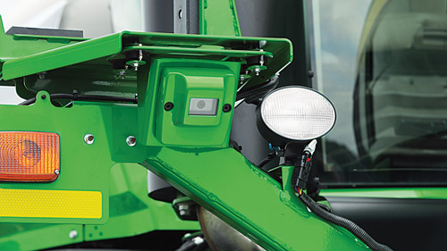 https://www.deere.com/assets/images/region-2/products/agricultural-management-solutions/guidance-automation/autotrac_vision_r4a060716_large_7e8392e28cfb48b38944e0821758c2c1648fa97b.jpg
