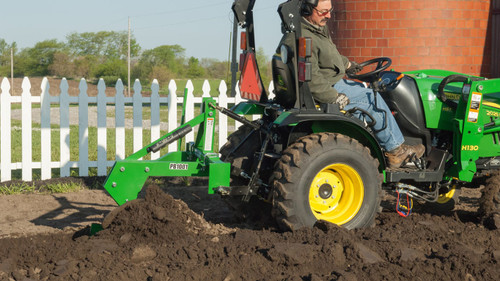 https://www.deere.com/assets/images/region-4/campaigns/ag-turf/frontier-implements/frontier-vegetable-garden-feature-callout/frontier_vegetable_garden_callout_r4e004103_large_f3319d78b8862e386068d49ab8bfa31e4f319713.jpg