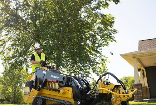 https://www.vermeer.com/getmedia/5324f5a7-c54c-4884-8023-1933917b06f4/ml130-mini-loader-working.jpg?width=670&height=450&ext=.jpg