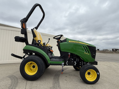 https://api.rdoequipment.com/api/EquipmentImage?imgID=22971021&filename=1_1025R-less-loader-R3-turf-tires.jpg