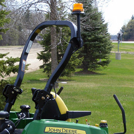 https://salesmanual.deere.com/sales/salesmanual/images/NA/commercial_mowers/features_attachment/ztraks_com/beacon_light_275.jpg