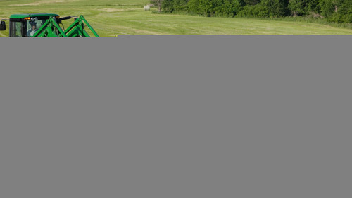 https://www.deere.com/assets/images/region-4/products/frontier-implements/hay-forage/handling/bale-wrapper/lw11/lw11_series_frontier_inline_balewrapper_field_535780_large_ea3dab6062ad1d5e509ae3e9660a6f18b60a51a9.jpg