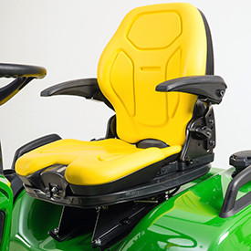 https://salesmanual.deere.com/sales/salesmanual/images/NA/lawn_equipment/features_attachment/x700/r4a062834_16_x700_air_ride_seat_275s.jpg