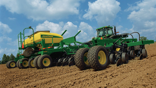 https://www.deere.com/assets/images/region-4/products/seeding-equipment/1990-central-commodity-system/1990_ccs_133727_large_add575f15066b7f6b9922aa6bf4d5a87977833e2.jpg