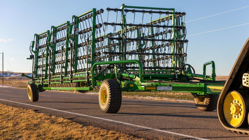 https://www.deere.com/assets/images/tillage/disks/heavy-harrow-tools/heavy_harrow_r4f122731_1024x576_large_3d701a4b0a8a383705711216e1ab1ee399df72da.jpg