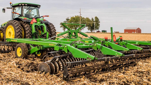 https://www.deere.com/assets/images/region-4/products/tillage/disks/2633-vt/2633_vt_r4d089381_large_06ad61a9beb57a2b179c5a6624c269183add3509.jpg