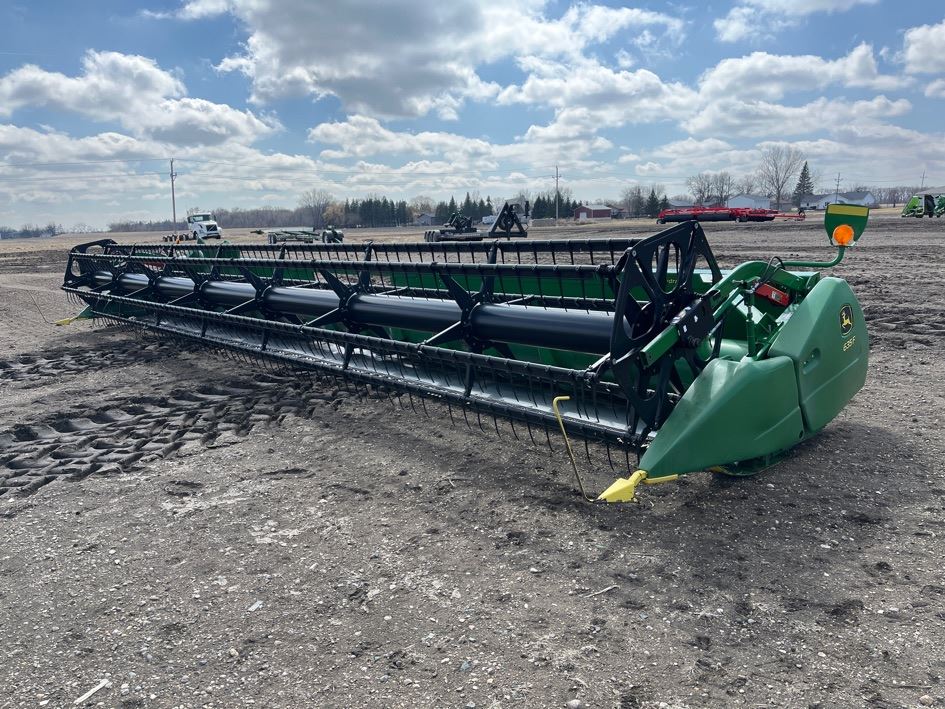 2017 John Deere 635F