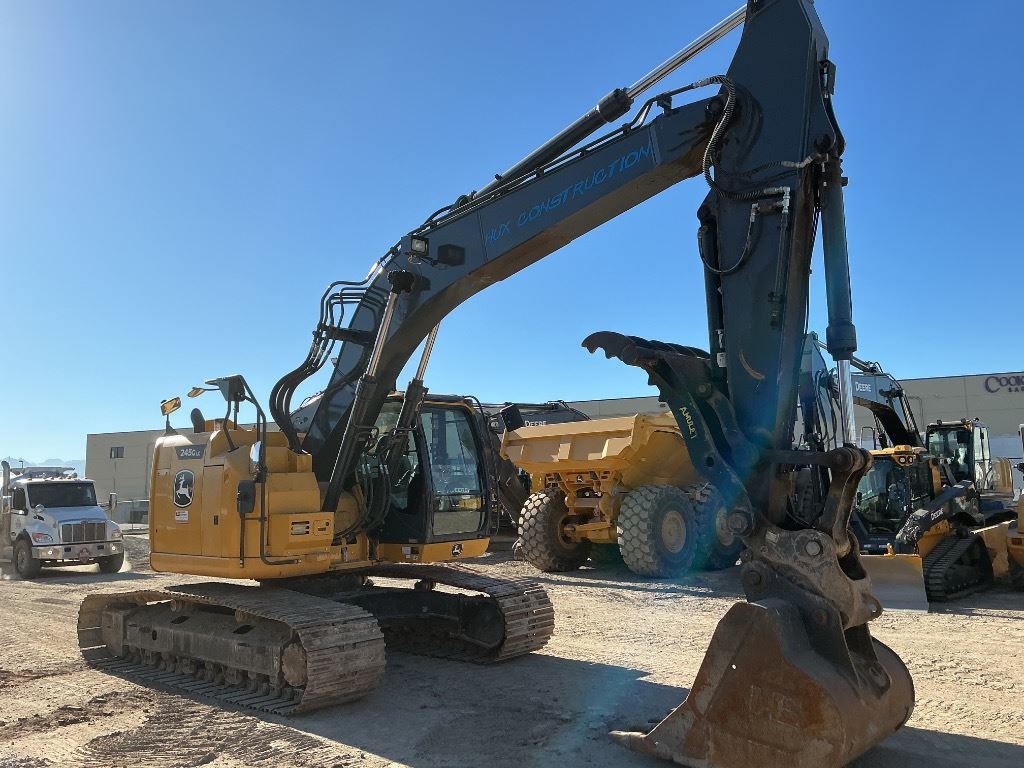 2022 John Deere 245G
