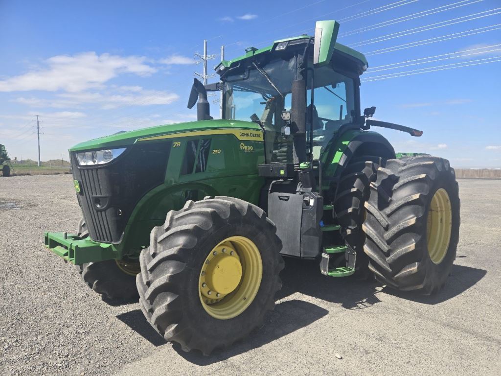 2022 John Deere 7R 250