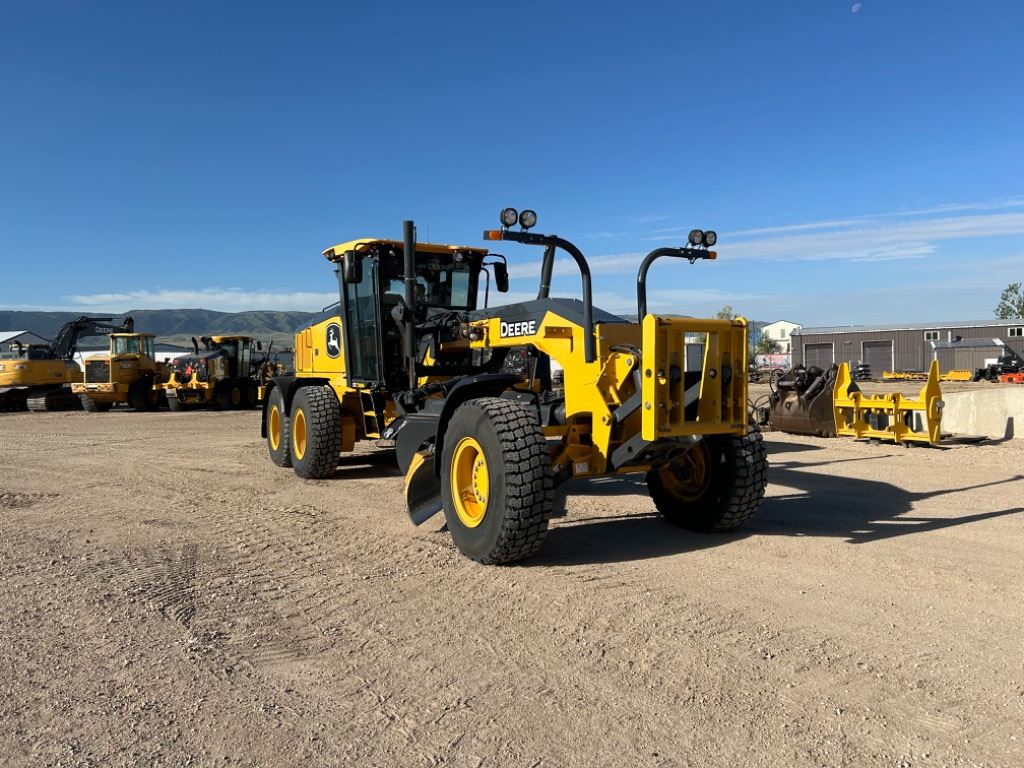 2022 John Deere 772G