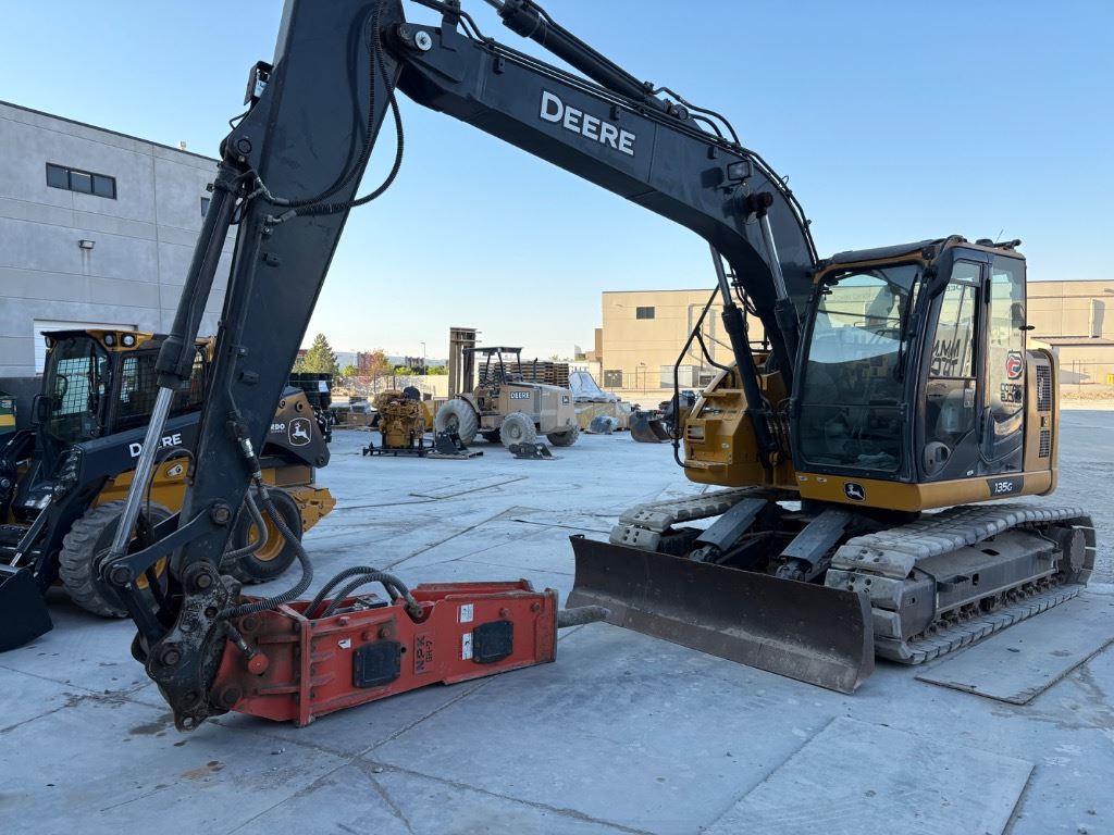 2022 John Deere 135G