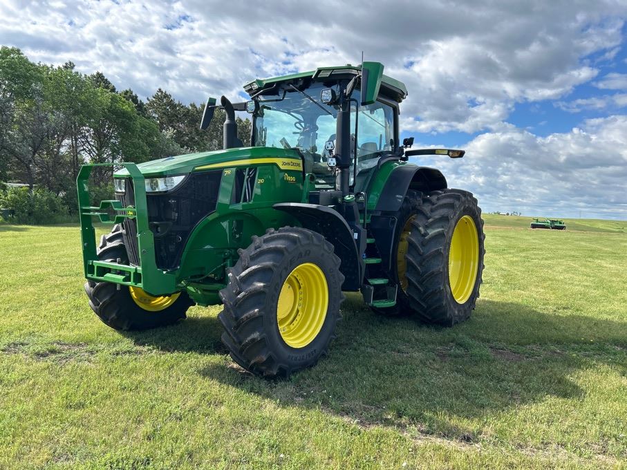 2023 John Deere 7R 210