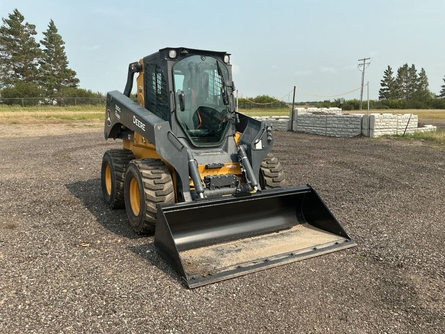2023 John Deere 330G