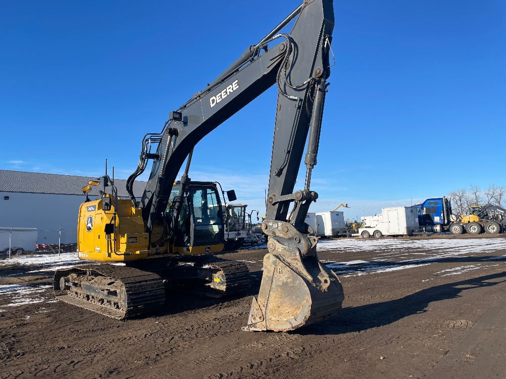 2022 John Deere 245G