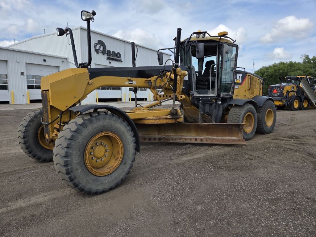 2011 Cat 140M