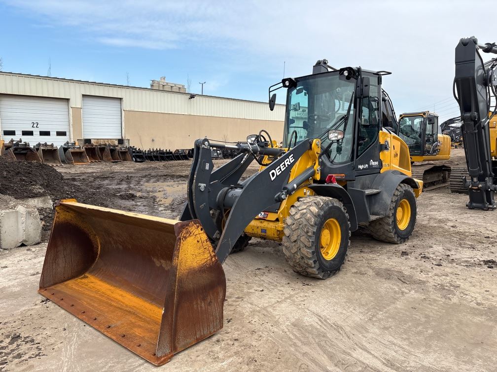 2022 John Deere 324L