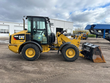 Cat Diecast 906M Compact Wheel Loader 85557 - Cat® Diecast