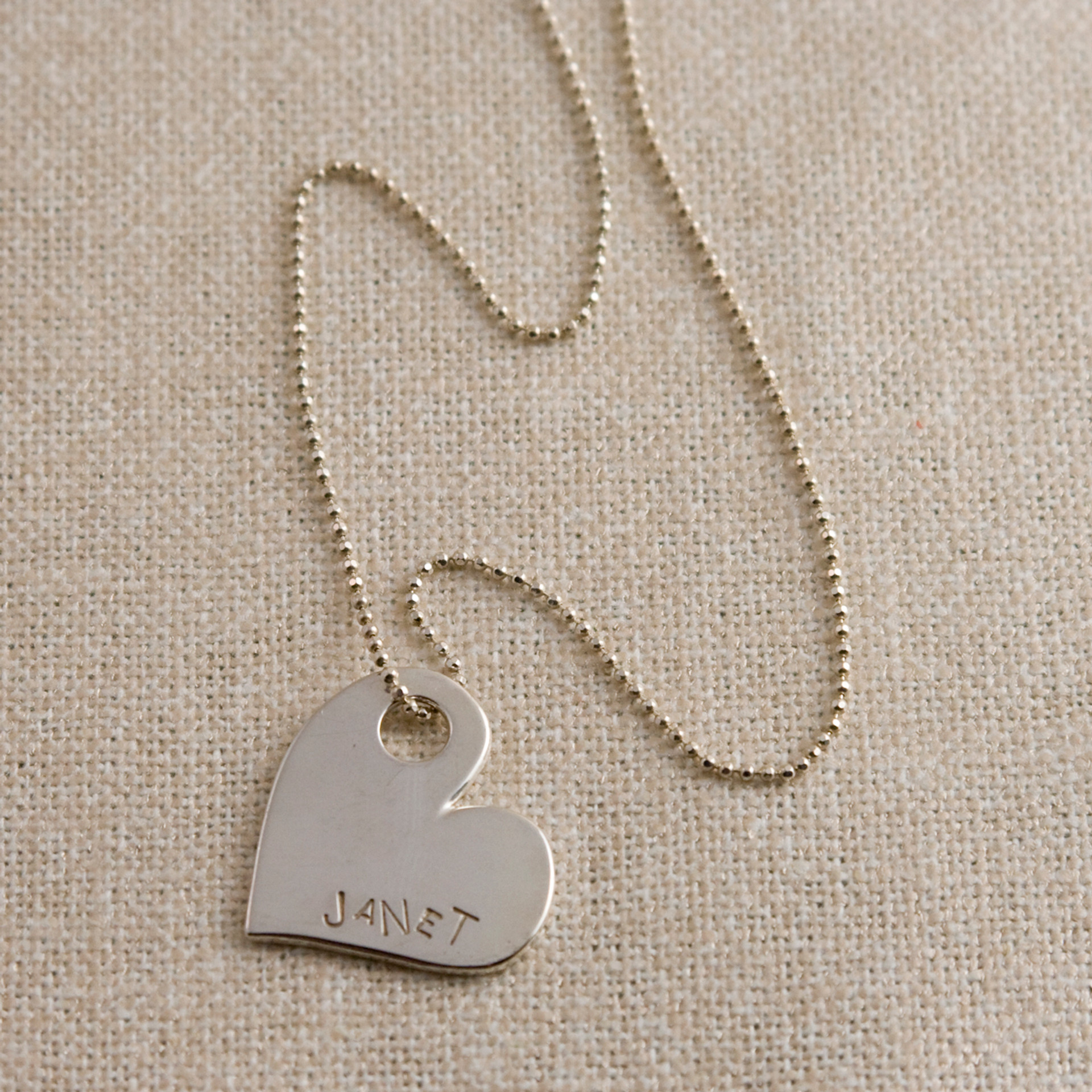 Heart tag charm necklace Outlet