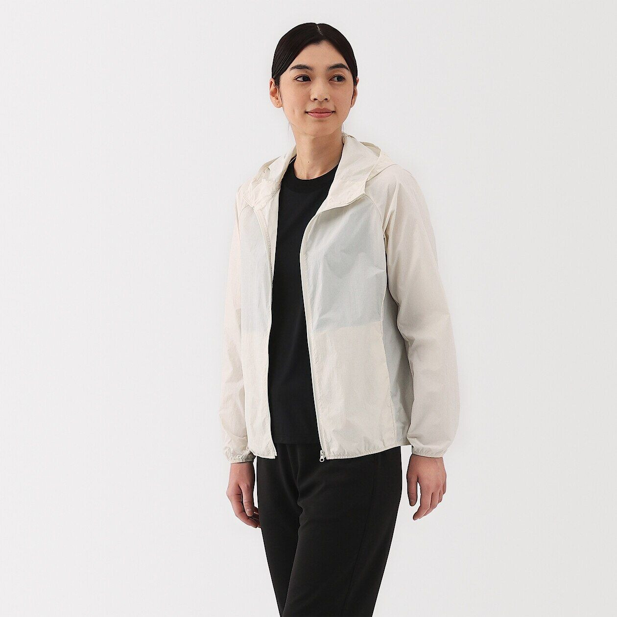 Giacca a vento con cappuccio ripiegabile e idrorepellente da donna