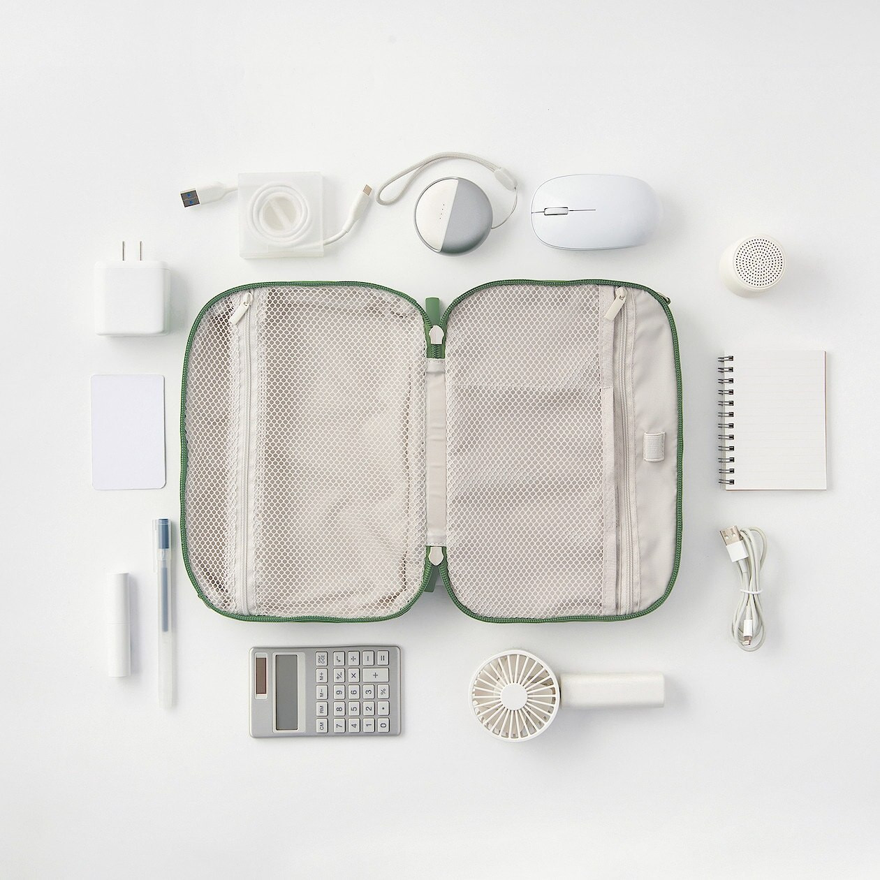 MUJI Astuccio Portapenne In Polipropilene Grande - Bianco Trasparente, 18,4 X 6,4 X 2,5 Cm, Capacità 12 Penne, Design Minimalista