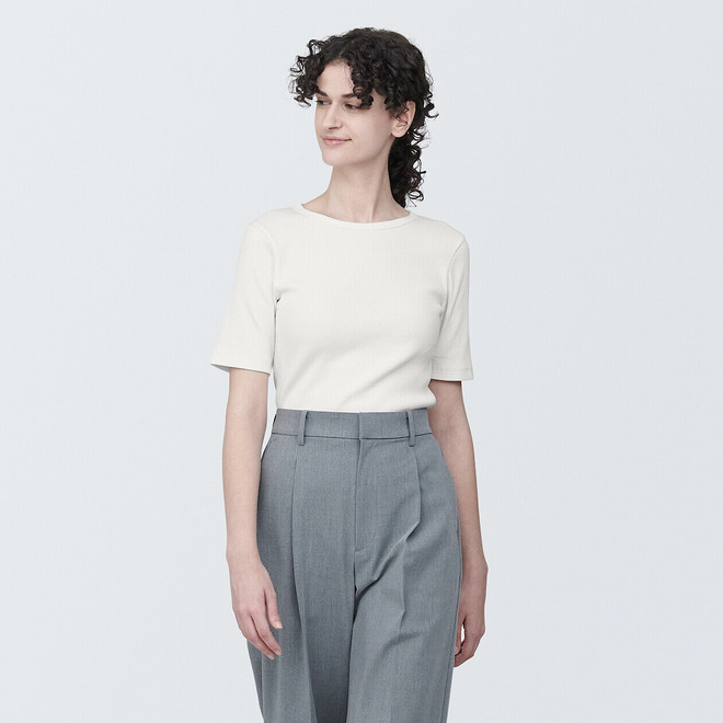 T‐shirt donna elasticizzata a maniche corte e a coste con scollo a barca