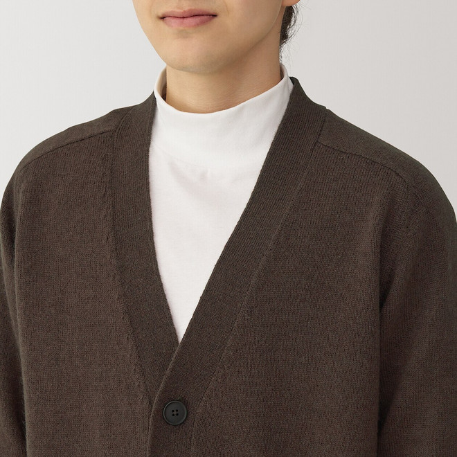 Cardigan con scollo a V in misto lana di yak da uomo  Marrone