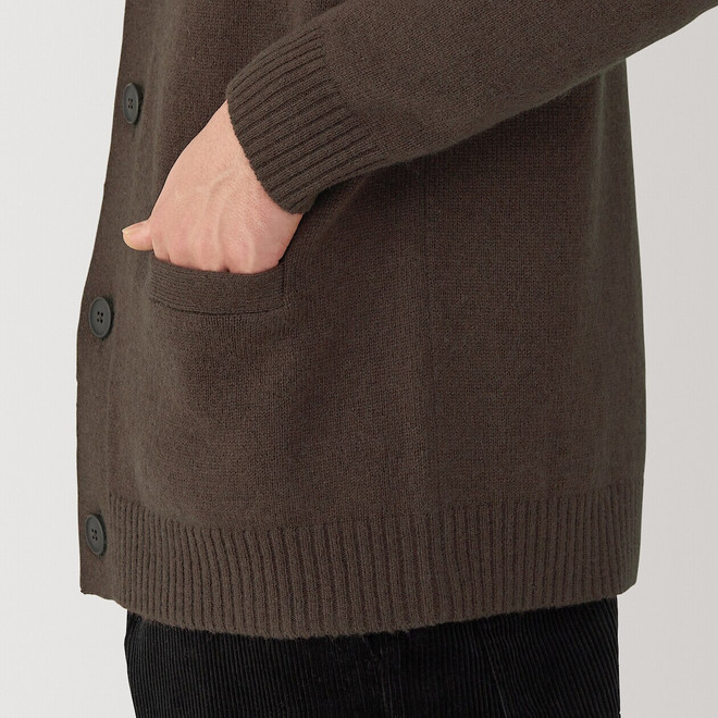 Cardigan con scollo a V in misto lana di yak da uomo  Marrone