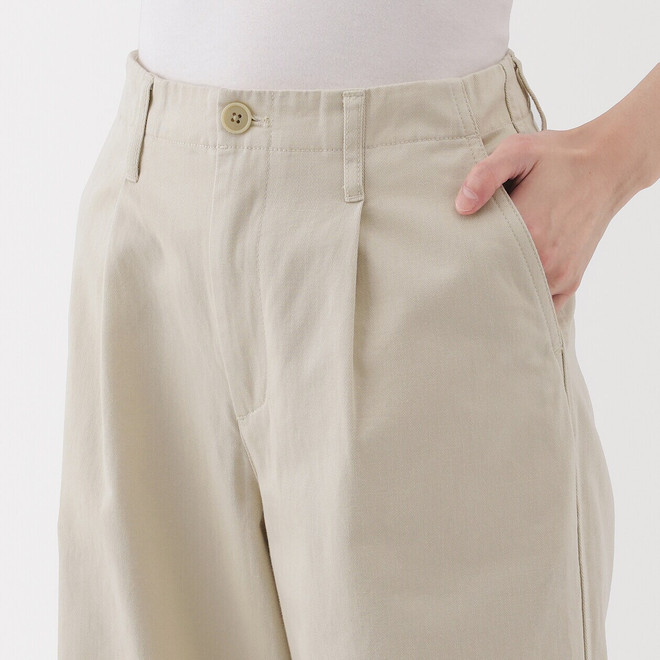 Chino a gamba larga con pieghe in cotone e gamba lunga da donna