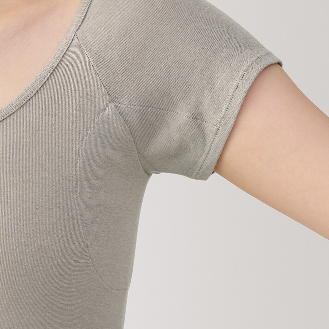 T‐shirt in cotone a maniche corte con assorbimento dell'umidità e imbottitura per sudore da donna