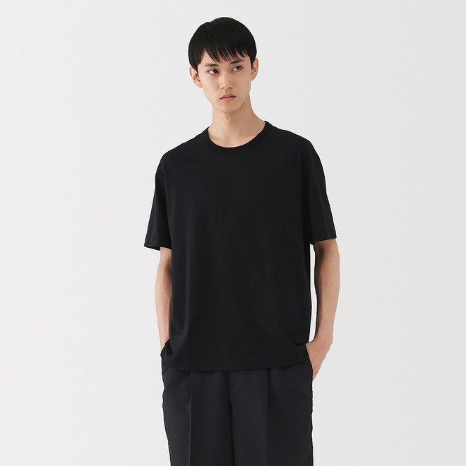 T‐shirt in cotone lavorato a maglia tradizionale da uomo T‐shirt in cotone lavorato a maglia tradizionale da uomo