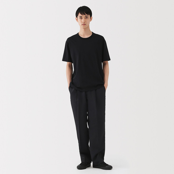 T‐shirt in cotone lavorato a maglia tradizionale da uomo T‐shirt in cotone lavorato a maglia tradizionale da uomo